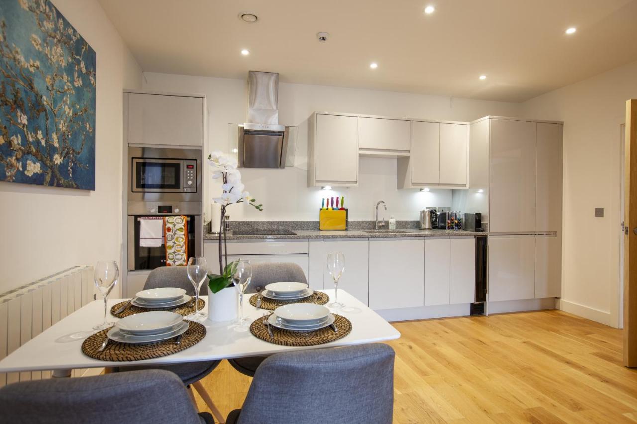 Urban Living'S ~ King Edward Luxury Apartments In The Heart Of Windsor Buitenkant foto