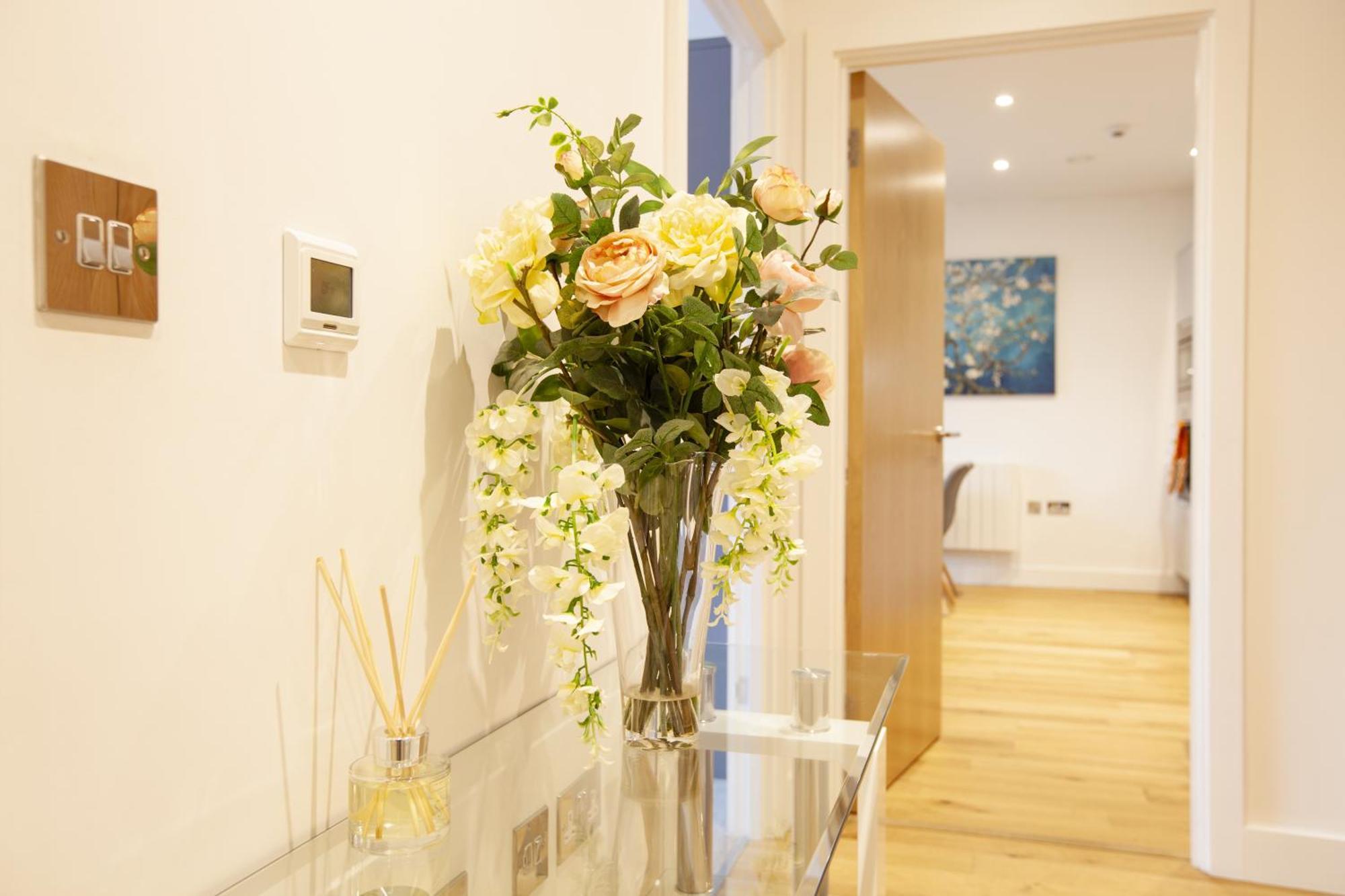 Urban Living'S ~ King Edward Luxury Apartments In The Heart Of Windsor Buitenkant foto